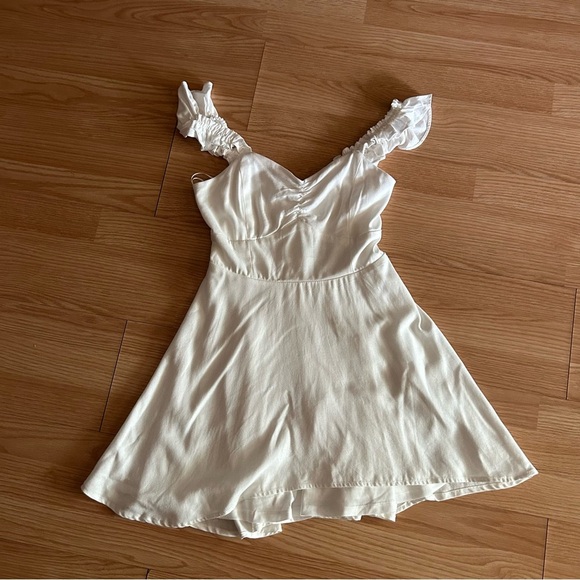 NWT Francesca’s Flutter Sleeve Linen Blend Dress Medium - Picture 2 of 8